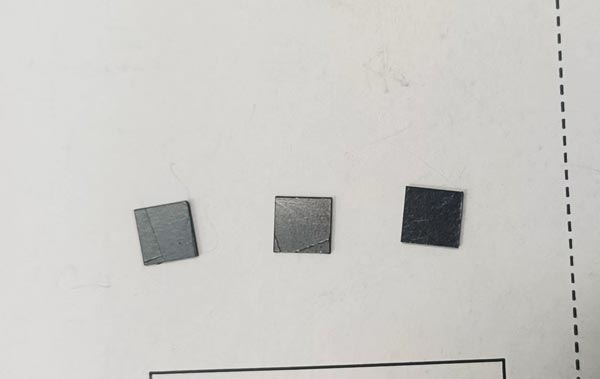 石墨片用什么切割呢？精密激光切割機(jī)！(圖1)