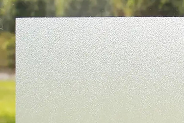 玻璃激光打磨砂跟傳統(tǒng)磨砂工藝有什么不同？